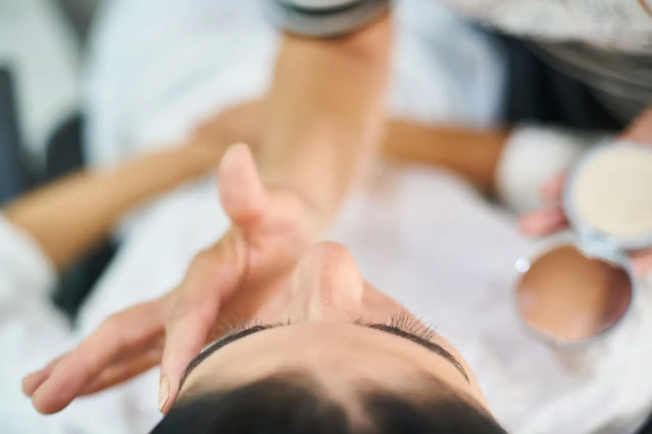 台北高檔酒店尋找八大公關及兼職打工，台北高檔酒店101、名亨、金拿督，環境單純，高素質商務客群，店家誠徵八大公關、少爺、公主，不須要高學歷，無論你是要做正職還是兼職都可現領，歡迎來電洽詢~0986-727-536 韓瑜~~